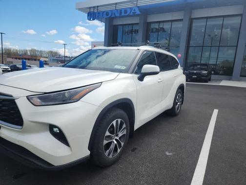 Blizzard Pearl 2021 Toyota Highlander XLE