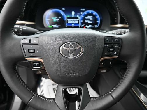 2025 Toyota Crown Signia XLE