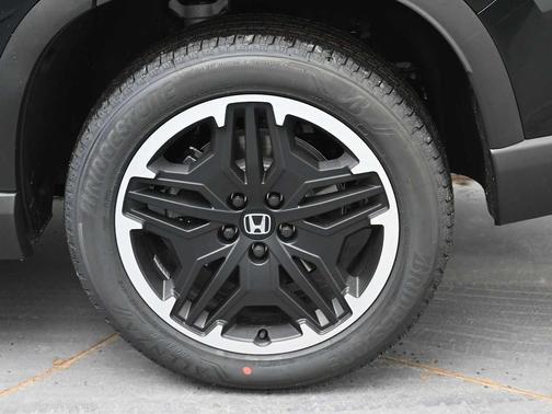 Crystal Black Pearl 2026 Honda Pilot Touring 8-Passenger