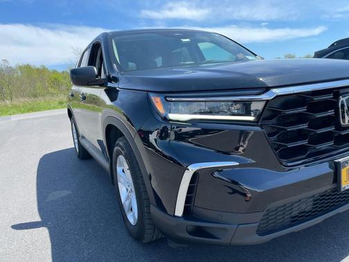 Crystal Black Pearl 2023 Honda Pilot AWD LX