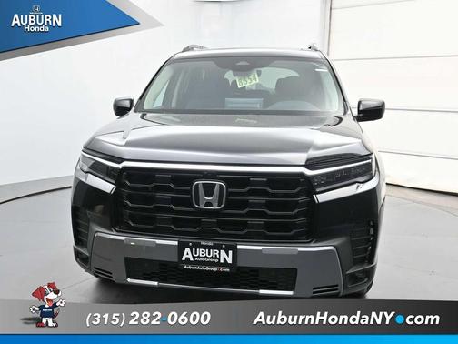 Crystal Black Pearl 2026 Honda Pilot Touring 8-Passenger