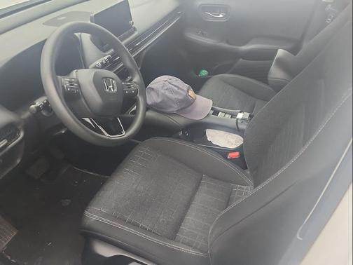 Platinum White Pearl 2024 Honda HR-V LX