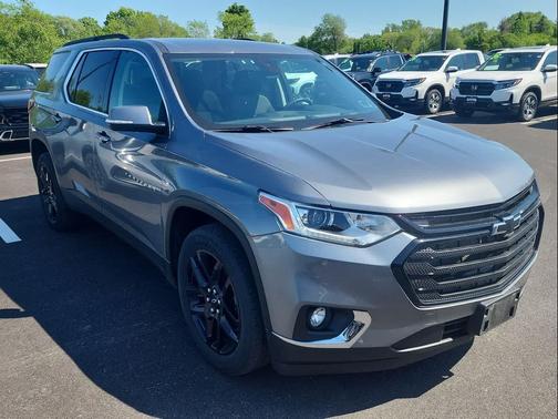 Satin Steel Metallic 2021 Chevrolet Traverse LT Cloth