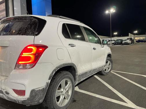 Summit White 2018 Chevrolet Trax LT