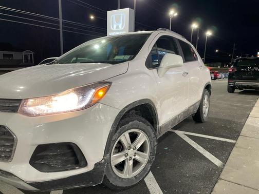Summit White 2018 Chevrolet Trax LT