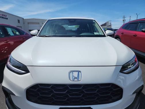 Platinum White Pearl 2024 Honda HR-V LX