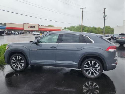 Pure Gray 2020 Volkswagen Atlas Cross Sport 3.6L V6 SEL Premium R-Line
