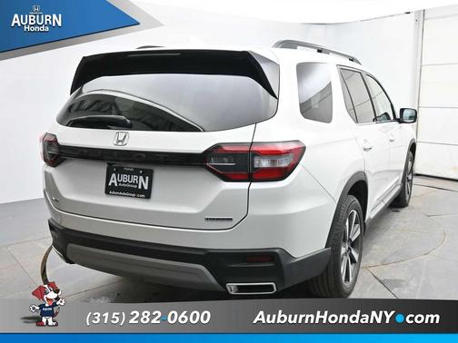 2024 Honda Pilot Touring 8-Passenger