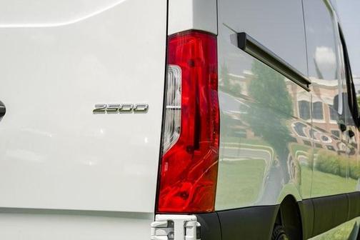 2025 Mercedes-Benz Sprinter 2500 Standard Roof