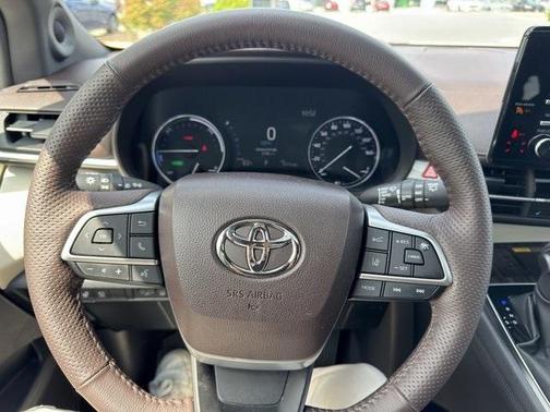 2023 Toyota Sienna Platinum 7 passenger