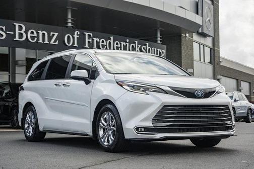 2023 Toyota Sienna Platinum 7 passenger