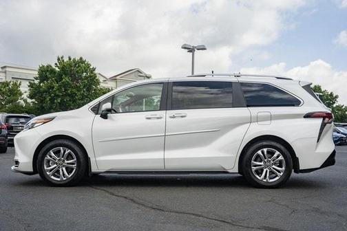 2023 Toyota Sienna Platinum 7 passenger