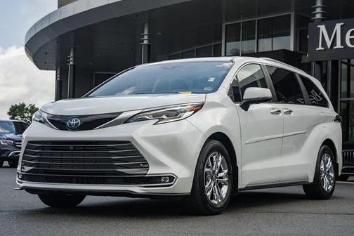 2023 Toyota Sienna Platinum 7 passenger