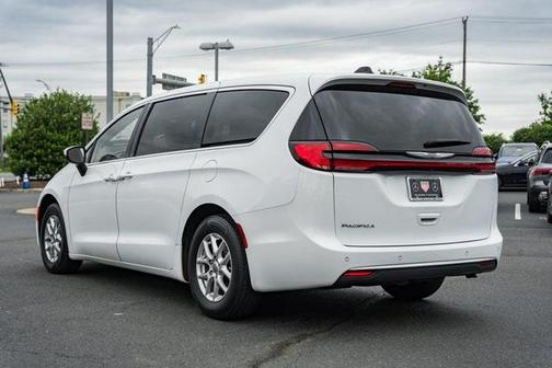2023 Chrysler Pacifica Touring-L