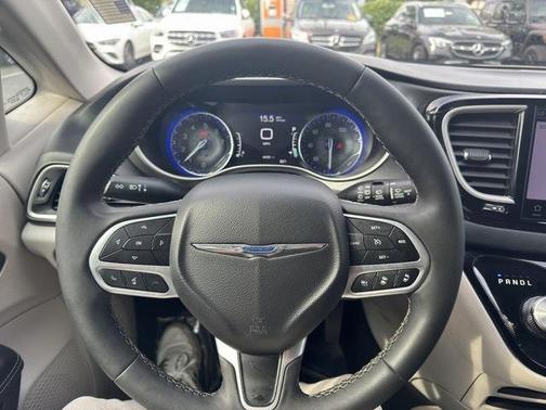2023 Chrysler Pacifica Touring-L