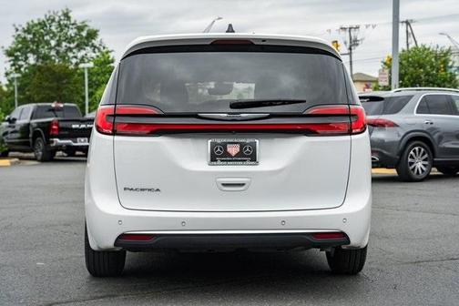 2023 Chrysler Pacifica Touring-L