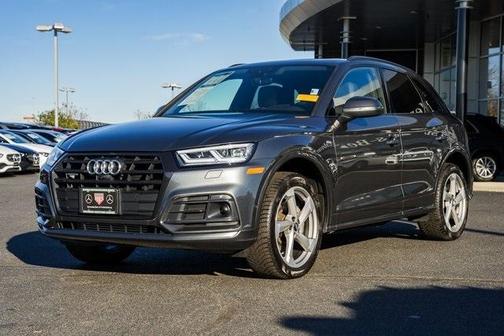 2020 Audi Q5 45 Titanium Premium