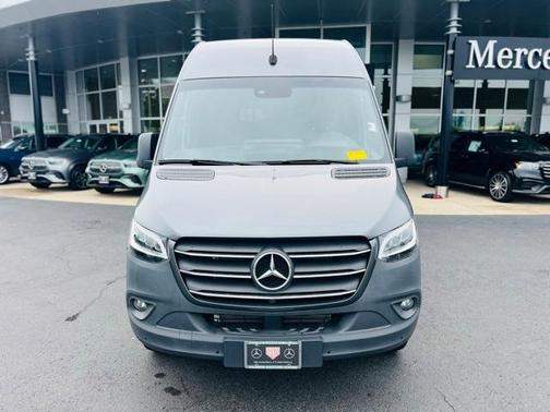 2024 Mercedes-Benz Sprinter 2500 144 WB Standard Roof Passenger
