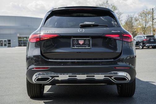 Graphite Gray Metallic 2026 Mercedes-Benz GLC 300 Base 4MATIC