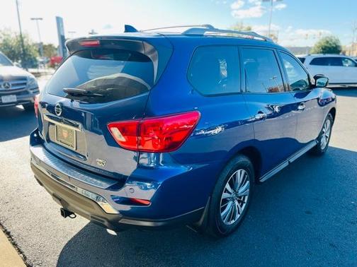 2019 Nissan Pathfinder SV