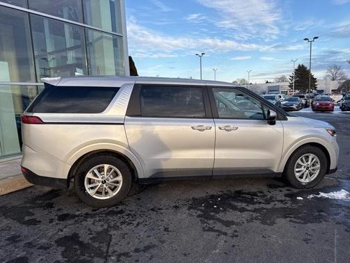 2023 Kia Carnival LX