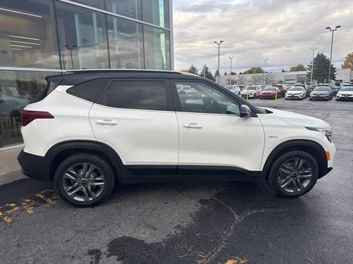 2023 Kia Seltos S
