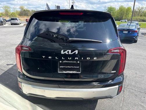Ebony Black 2024 Kia Telluride LX