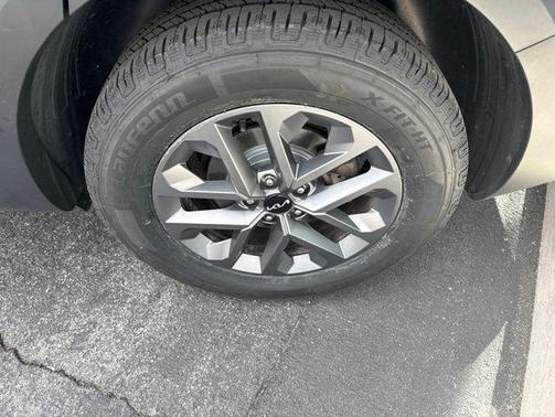 Ebony Black 2024 Kia Telluride LX