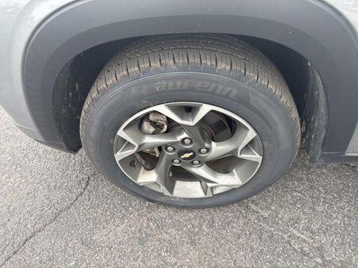 Sterling Gray Metallic 2024 Chevrolet Trax LT