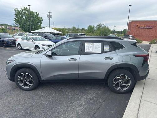 Sterling Gray Metallic 2024 Chevrolet Trax LT