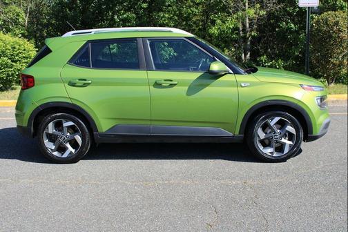 Green Apple 2023 Hyundai VENUE SEL