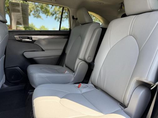 2025 Toyota Highlander Limited