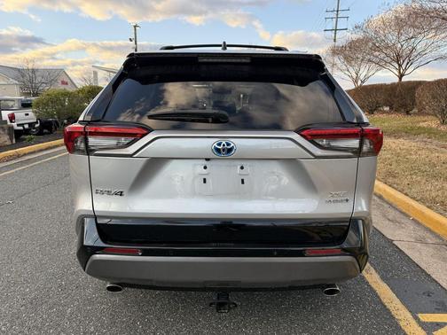 2021 Toyota RAV4 Hybrid SE