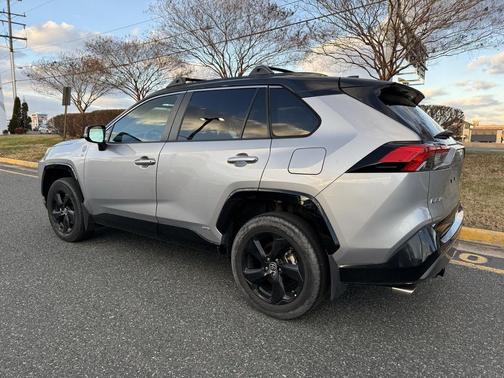 2021 Toyota RAV4 Hybrid SE
