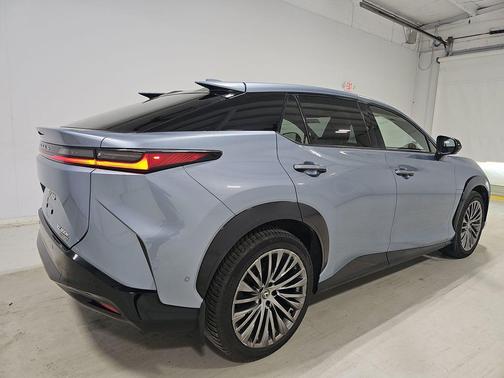 Ether 2023 Lexus RZ 450e 450e Luxury