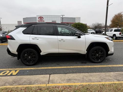 2025 Toyota RAV4 Hybrid SE