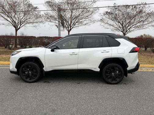 2025 Toyota RAV4 Hybrid SE