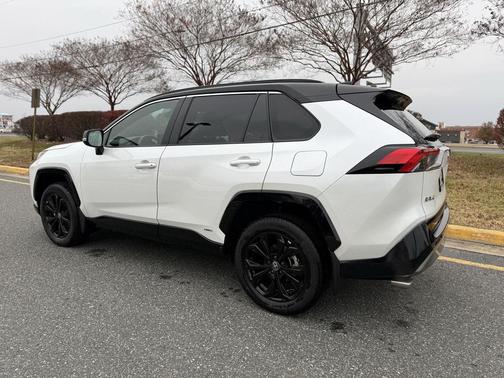 2025 Toyota RAV4 Hybrid SE