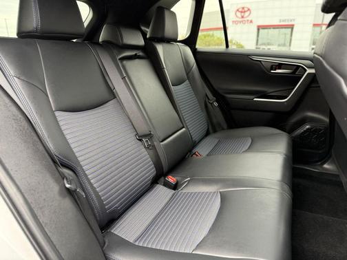 2025 Toyota RAV4 Hybrid SE