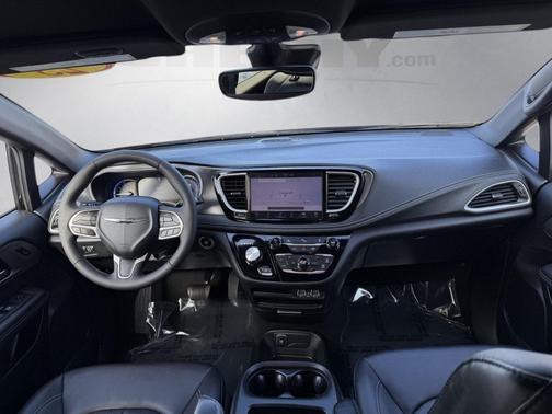 2025 Chrysler Pacifica Hybrid Select