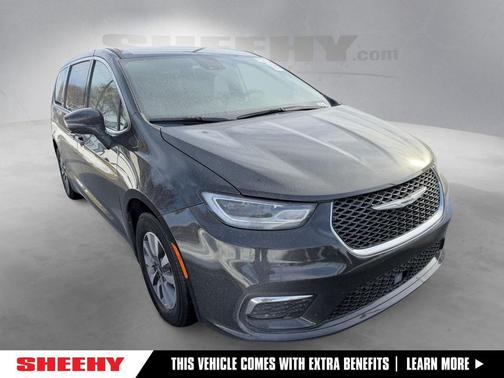 2025 Chrysler Pacifica Hybrid Select