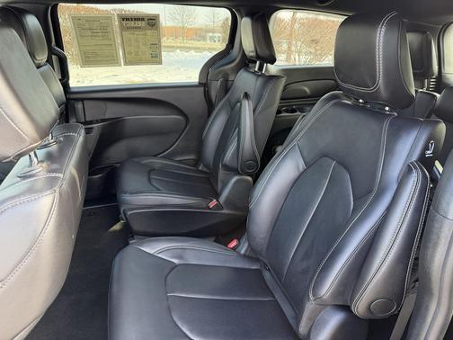 2025 Chrysler Pacifica Hybrid Select