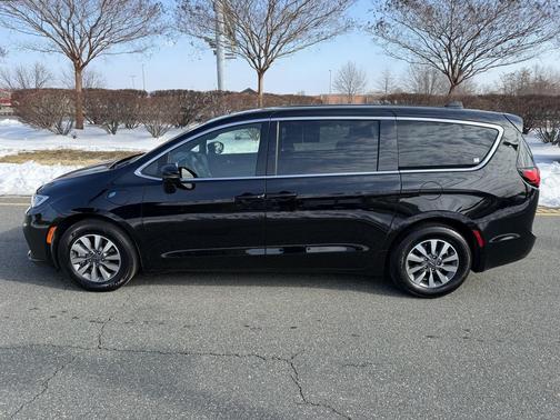 2025 Chrysler Pacifica Hybrid Select