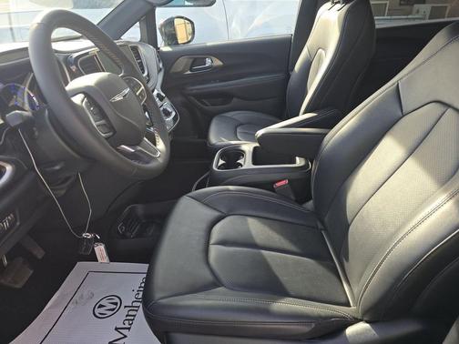 2025 Chrysler Pacifica Hybrid Select