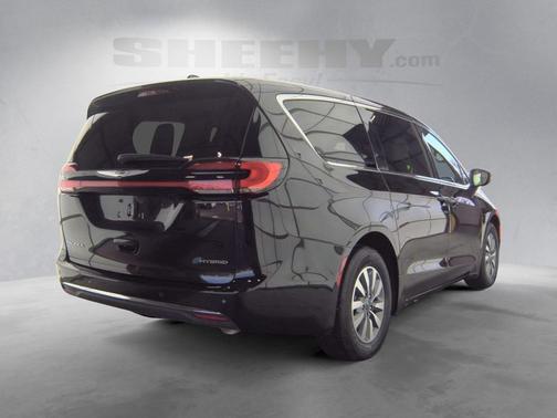 2025 Chrysler Pacifica Hybrid Select