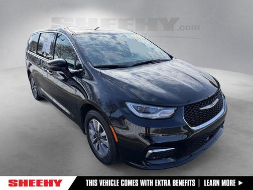 2025 Chrysler Pacifica Hybrid Select