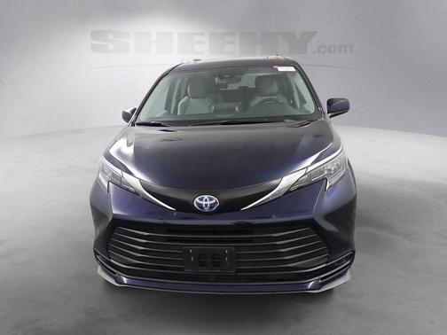 2024 Toyota Sienna LE