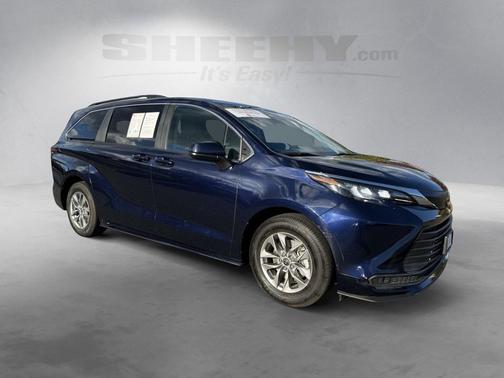 2024 Toyota Sienna LE