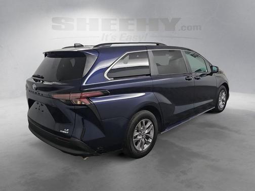2024 Toyota Sienna LE