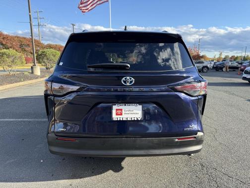 2024 Toyota Sienna LE